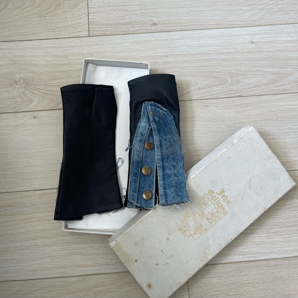 Vintage John Galliano Mitten